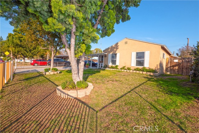 Nice size gated front yard