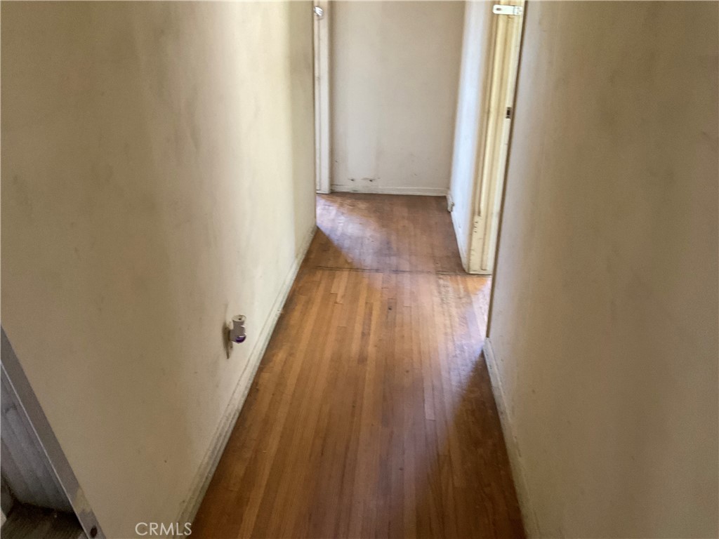 https://media.crmls.org/medias/935deee5-8600-4a91-99fa-283e856585a7.jpg?preset=X-Large