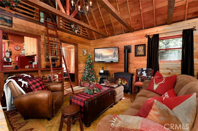 Detail Gallery Image 7 of 31 For 529 West Victoria Ct, Lake Arrowhead,  CA 92352 - 2 Beds | 1 Baths