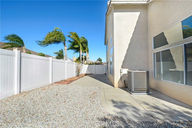 624 Linden Circle, Corona CA: https://media.crmls.org/medias/935e4793-3150-4a86-8242-ff773d56b777.jpg