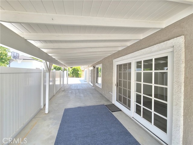 18001 Osborne Street, Sherwood Forest CA: https://media.crmls.org/medias/935e5413-bf4e-40ff-a4e9-7f257204c25e.jpg