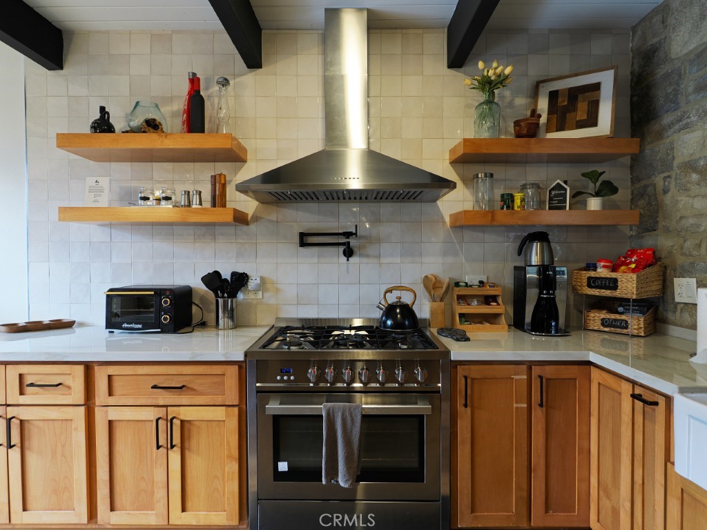https://media.crmls.org/medias/935f4b5b-2e9b-4d51-876b-a6786108b262.jpg?preset=X-Large