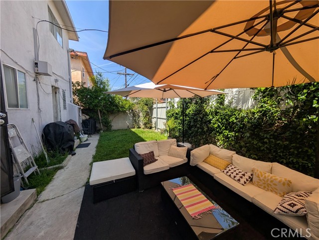2120 Carmona Avenue, Los Angeles CA: https://media.crmls.org/medias/935f9bf6-b686-461c-bb47-b2220648ae3b.jpg