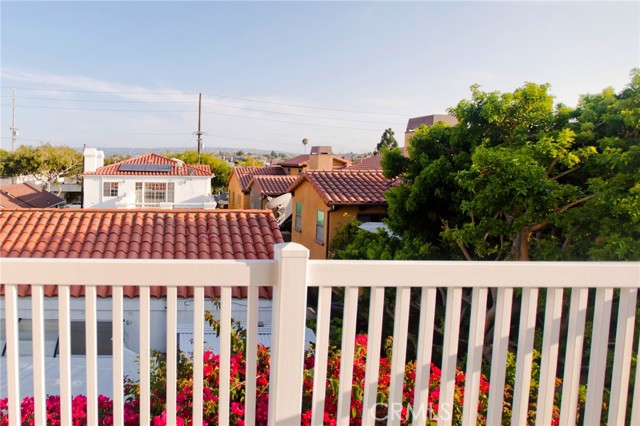 1916 Rockefeller Lane, Redondo Beach, California 90278, 3 Bedrooms Bedrooms, ,3 BathroomsBathrooms,Residential,Sold,Rockefeller,TR21163045