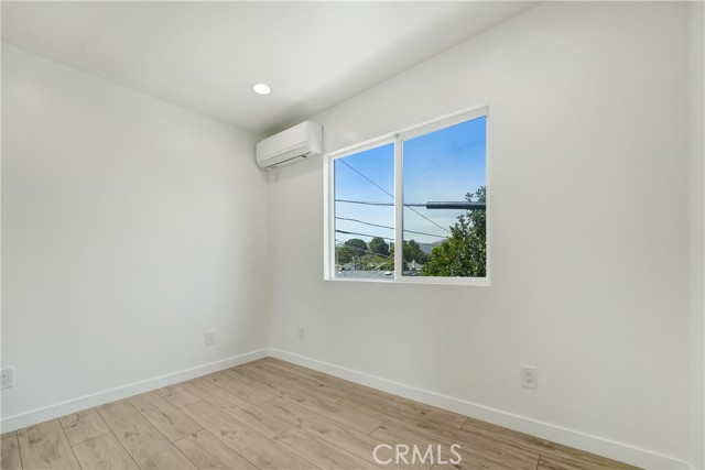 Detail Gallery Image 5 of 11 For 22567 Leadwell St, West Hills,  CA 91307 - 2 Beds | 1/1 Baths