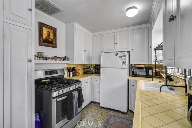 266 Grandview, Laguna Beach CA: https://media.crmls.org/medias/9362a9ee-fe55-497d-a2f8-9b9ce1276b9c.jpg