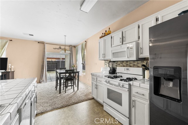 Detail Gallery Image 12 of 22 For 1213 E Bachelor, Bakersfield,  CA 93307 - 3 Beds | 2 Baths