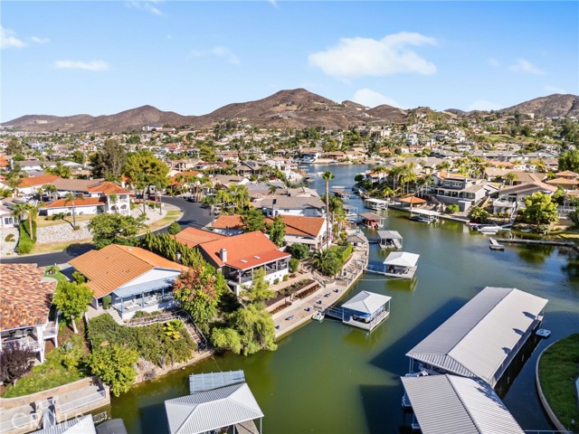 30201 Spray Drive, Canyon Lake CA: https://media.crmls.org/medias/93638745-6623-4cb9-acbc-4b976b88e9af.jpg