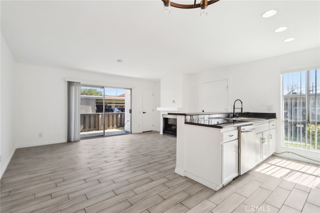2827 S Fairview Street #O