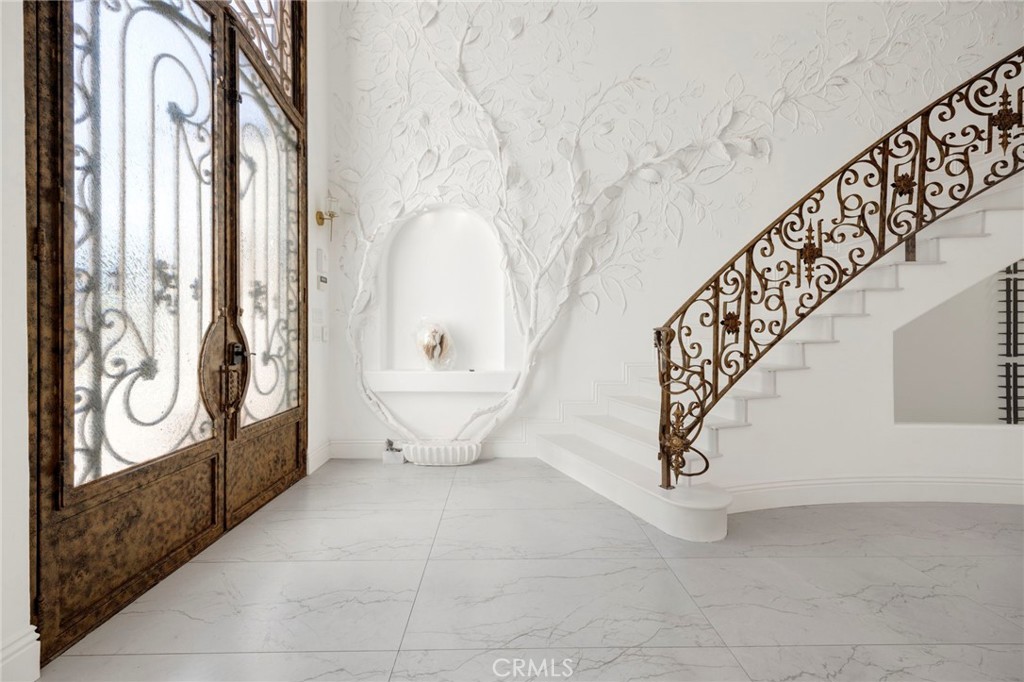 https://media.crmls.org/medias/93640410-3261-4e12-ba22-b22674efbd07.jpg?preset=X-Large