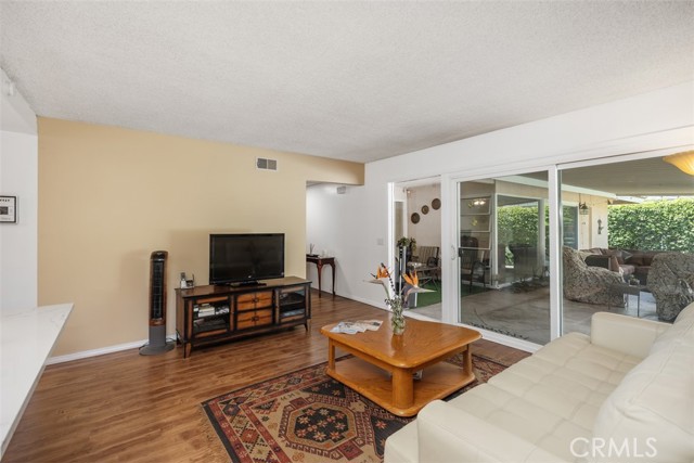 Detail Gallery Image 12 of 49 For 2823 N Flower St, Santa Ana,  CA 92706 - 3 Beds | 2 Baths