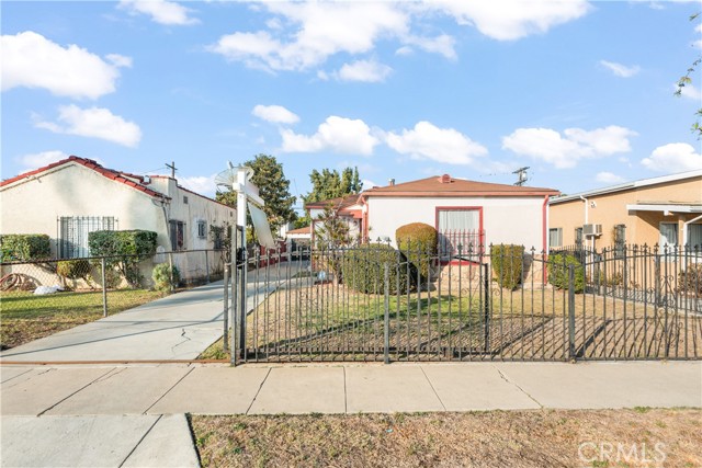 Detail Gallery Image 3 of 46 For 641 W 111th St, Los Angeles,  CA 90044 - 3 Beds | 1 Baths