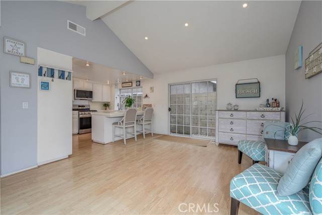 Detail Gallery Image 10 of 43 For 18250 Devonwood Cir, Fountain Valley,  CA 92708 - 3 Beds | 2 Baths