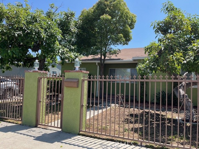 9025 Gullo Avenue, Arleta CA: https://media.crmls.org/medias/93652813-8738-4838-9caa-e8736554bdda.jpg