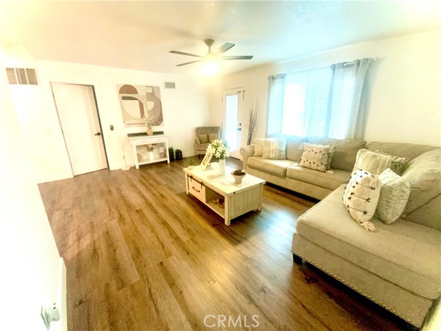 2416 Hialeah Circle, Norco CA: https://media.crmls.org/medias/93654ad1-fb81-4d57-8e5c-084b09160642.jpg