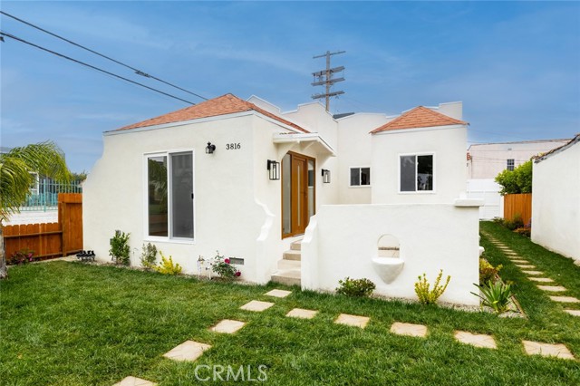 Detail Gallery Image 1 of 39 For 3816 W 30th St, Los Angeles,  CA 90016 - 3 Beds | 2 Baths