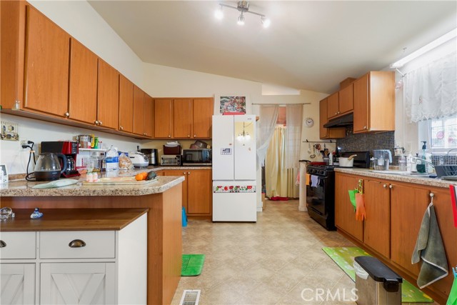 Detail Gallery Image 7 of 12 For 14362 17 Bushard  St #17,  Westminster,  CA 92683 - 3 Beds | 2 Baths