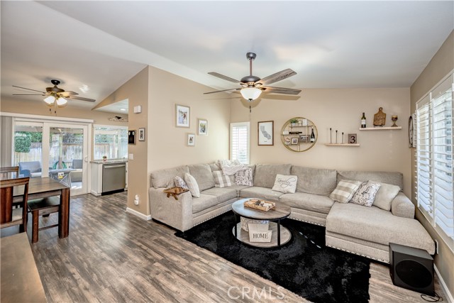 Detail Gallery Image 4 of 22 For 25688 Neblina Ct, Valencia,  CA 91355 - 2 Beds | 2 Baths