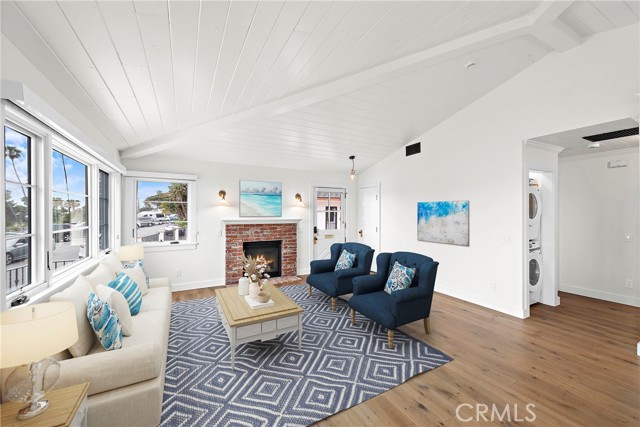 350 Cliff, Laguna Beach CA: https://media.crmls.org/medias/93664aa8-fc18-4b95-b21e-341e29e40df5.jpg