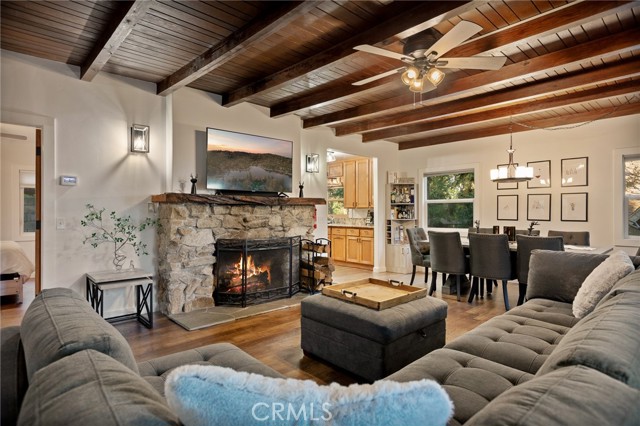 Detail Gallery Image 14 of 45 For 717 Crest Estates, Lake Arrowhead,  CA 92352 - 3 Beds | 3 Baths