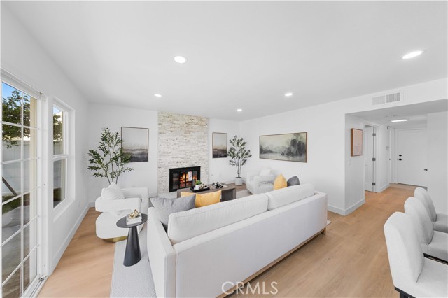 Image 12 of 53 For 25885 Astor Way