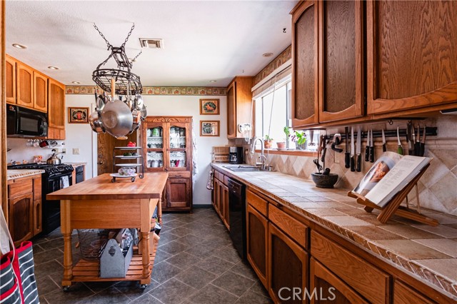 5535 Charlotte Lane, Jurupa Valley CA: https://media.crmls.org/medias/93675795-77c1-4b38-a4cc-61ee14416f81.jpg