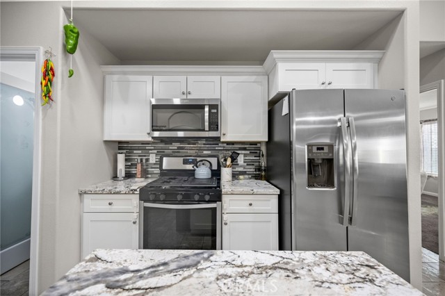 Detail Gallery Image 9 of 17 For 7590 Arrowhead Lake Rd, Hesperia,  CA 92345 - 4 Beds | 2 Baths