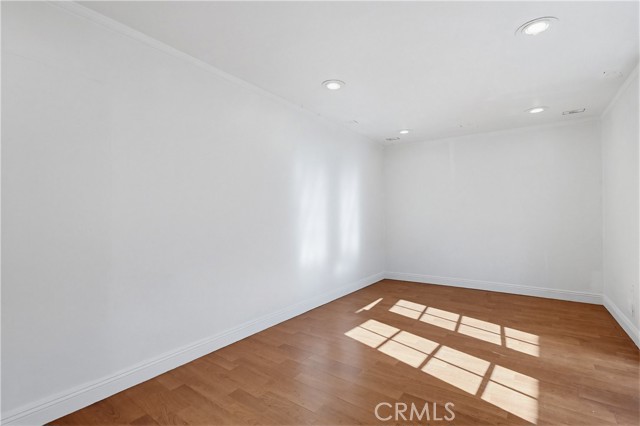 Detail Gallery Image 40 of 47 For 417 S Glenwood Pl., Burbank,  CA 91506 - 5 Beds | 3 Baths