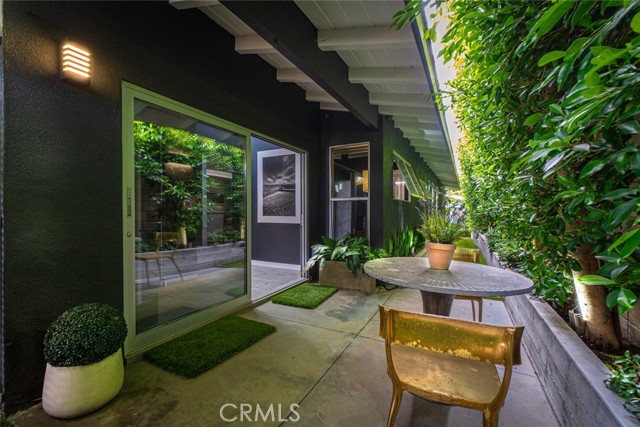 541 1st Street, Manhattan Beach, California 90266, 2 Bedrooms Bedrooms, ,2 BathroomsBathrooms,Residential,Sold,1st,SB23123581