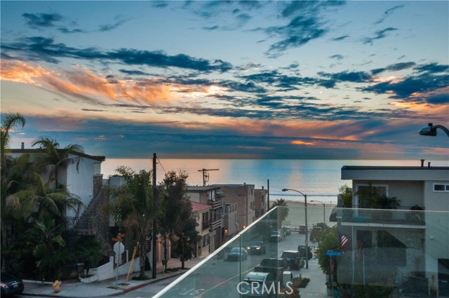 100 Manhattan Avenue, Manhattan Beach, California 90266, 3 Bedrooms Bedrooms, ,3 BathroomsBathrooms,Residential,Sold,Manhattan,SB17017727