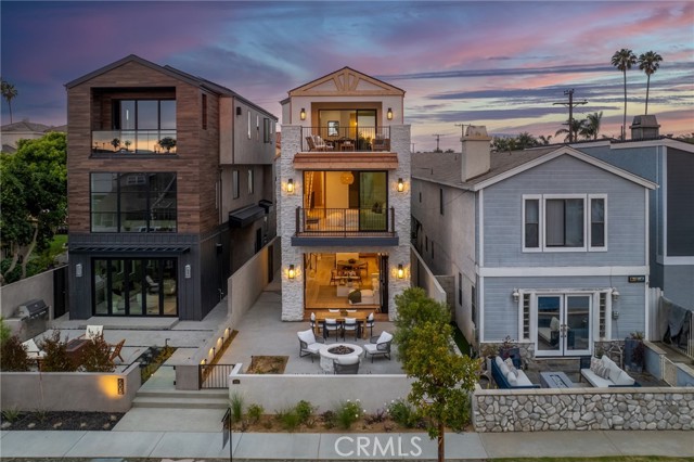 506 12th, Huntington Beach CA: https://media.crmls.org/medias/936c2d95-4f04-4ca8-94aa-51bd0a62fe2f.jpg