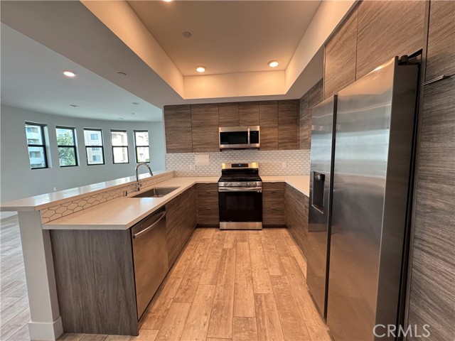 Detail Gallery Image 8 of 34 For 4383 N Sepulveda Blvd, Sherman Oaks,  CA 91403 - 2 Beds | 2 Baths