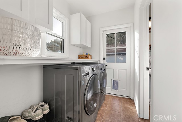 Detail Gallery Image 6 of 52 For 5727 Colbath, Valley Glen,  CA 91401 - 3 Beds | 3 Baths