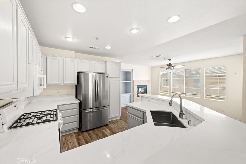 MLS #OC25136647 img 8