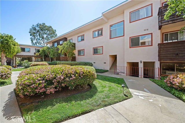 Detail Gallery Image 18 of 22 For 5403 Newcastle Ave #43,  Encino,  CA 91316 - 2 Beds | 2 Baths