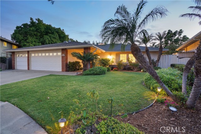 13811 Palace Way, Tustin CA: https://media.crmls.org/medias/9370f612-4fbf-45ce-9004-4acdf4bd3c9c.jpg