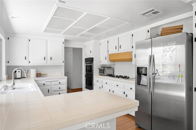 4035 Ellenita Avenue, Tarzana CA: https://media.crmls.org/medias/9371446c-1877-4330-ac93-6459fc231658.jpg