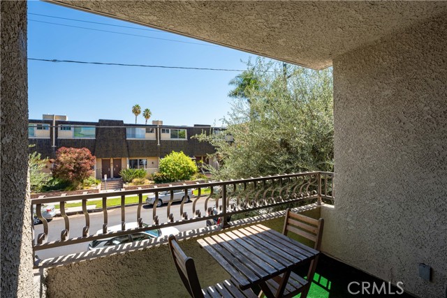 Detail Gallery Image 14 of 17 For 4647 Willis Ave #217,  Sherman Oaks,  CA 91403 - 3 Beds | 2 Baths