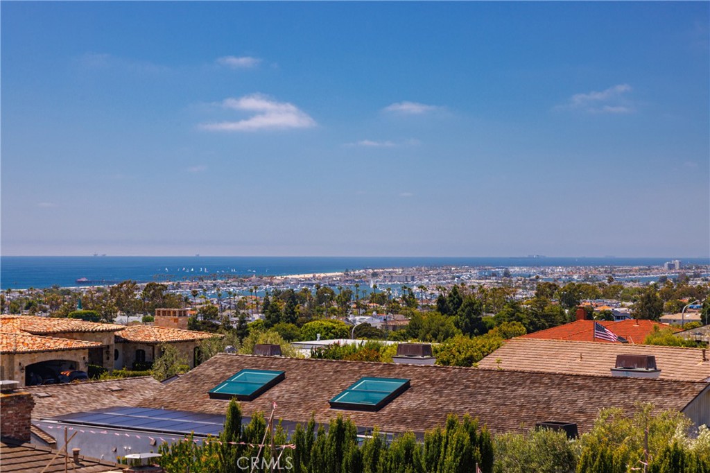 https://media.crmls.org/medias/9371b33f-f03b-4698-b886-dd49acb59b58.jpg?preset=X-Large