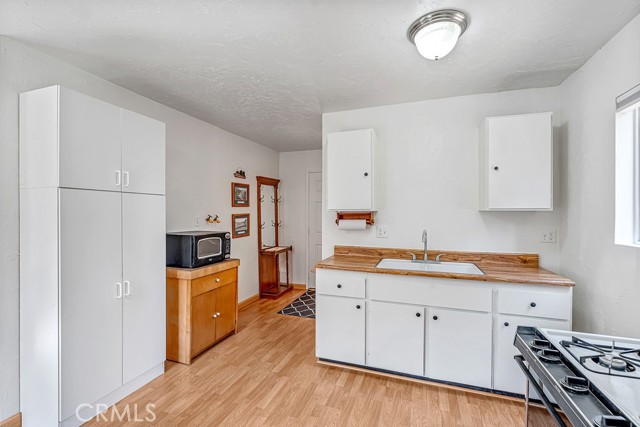 Detail Gallery Image 9 of 28 For 523 Wabash Ln, Sugarloaf,  CA 92386 - 2 Beds | 1 Baths