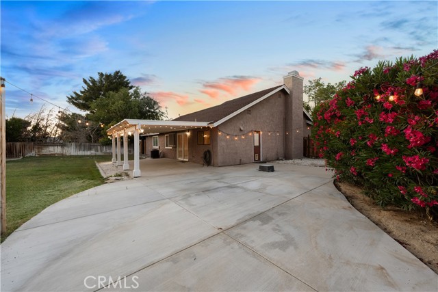 43101 Victorville Place, Lancaster CA: https://media.crmls.org/medias/93720436-2c62-48af-8b27-acffff964175.jpg