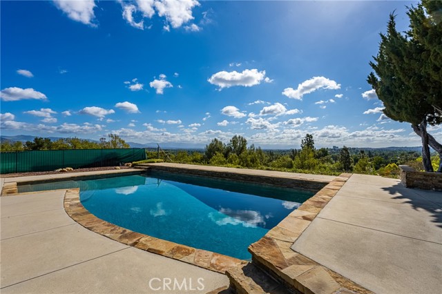 Detail Gallery Image 19 of 75 For 6040 Pat Ave, Woodland Hills,  CA 91367 - 5 Beds | 4/2 Baths