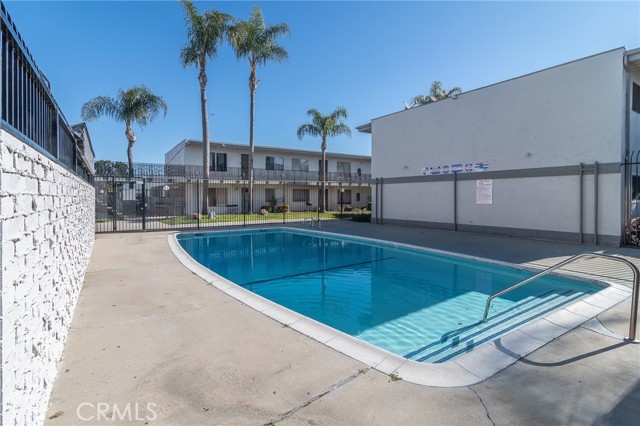 Detail Gallery Image 8 of 16 For 5530 Ackerfield Ave #402,  Long Beach,  CA 90805 - 2 Beds | 1 Baths
