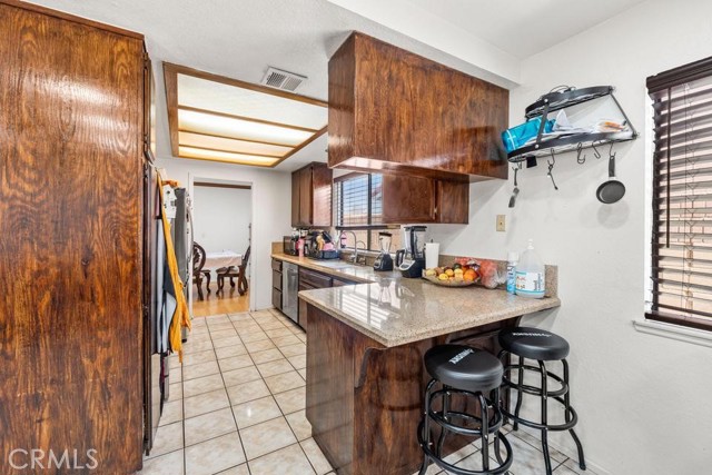 Detail Gallery Image 4 of 14 For 1827 Louise, Lancaster,  CA 93534 - 4 Beds | 2 Baths