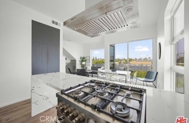 Detail Gallery Image 6 of 17 For 4537 W 16th #1/2,  Los Angeles,  CA 90019 - 3 Beds | 2 Baths