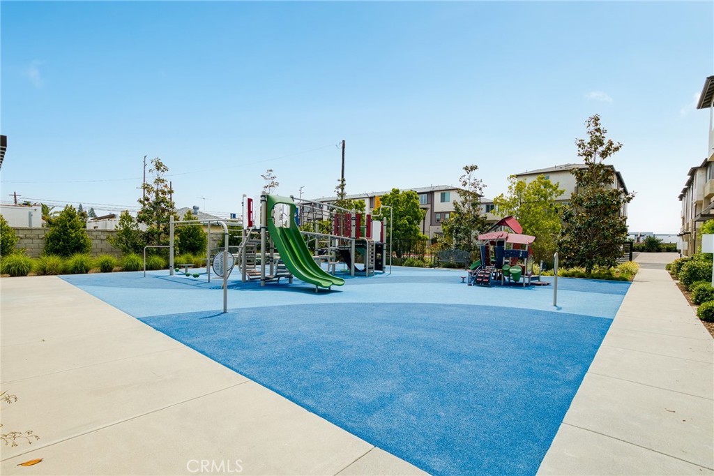 https://media.crmls.org/medias/9373783a-a39c-4f07-be01-10106dc92d3a.jpg?preset=X-Large
