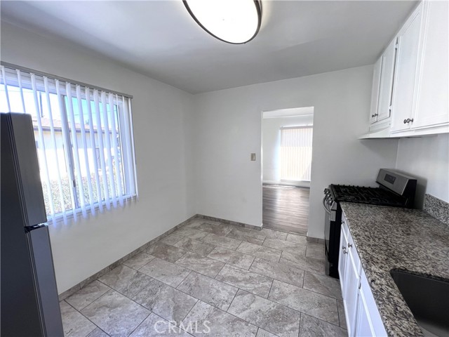 Detail Gallery Image 5 of 13 For 4431 W 166th St, Lawndale,  CA 90260 - 2 Beds | 1 Baths