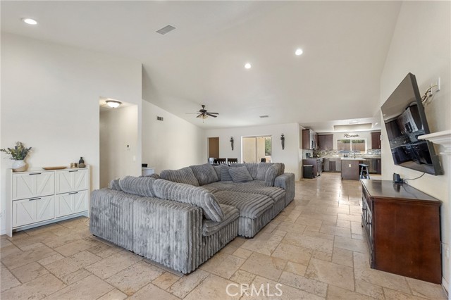 Detail Gallery Image 15 of 59 For 57731 San Tropeze, Yucca Valley,  CA 92284 - 5 Beds | 3 Baths