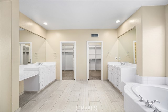 Detail Gallery Image 30 of 44 For 1030 S Summer Breeze Ln, Anaheim Hills,  CA 92808 - 5 Beds | 4/1 Baths