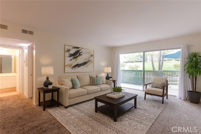 Detail Gallery Image 2 of 29 For 412 N Bellflower Bld #122,  Long Beach,  CA 90814 - 2 Beds | 2 Baths